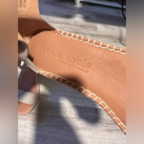 Gentle Souls Wedges - Picture 4 of 8